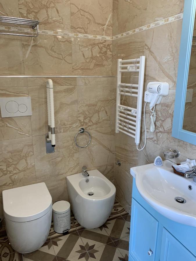 مبيت وإفطار غالاتينا Piazza Fontana Luxury المظهر الخارجي الصورة